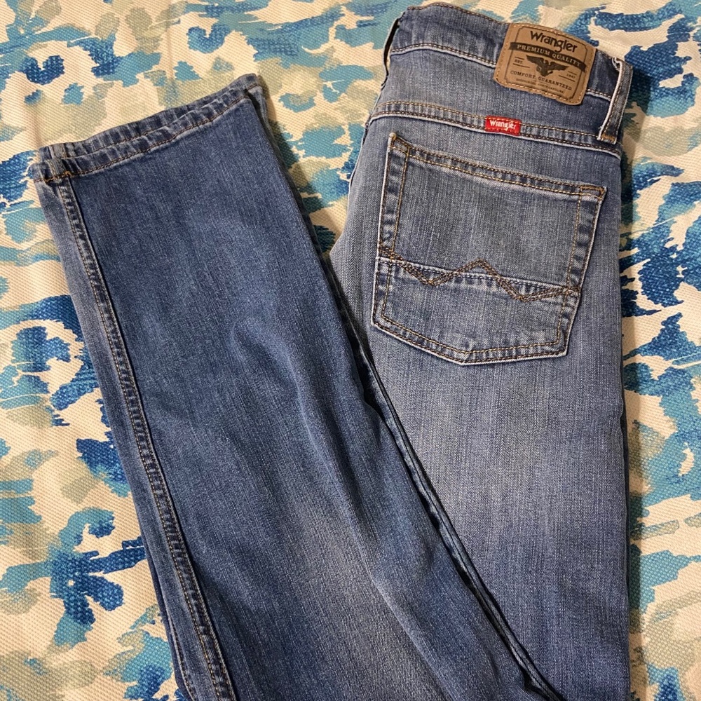Wrangler slim straight leg jeans (fits over boots)